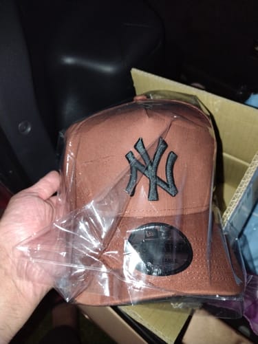 Customer photo review of 9FORTY A-Frame New York Yankees League Essential Wet Bark Snapback