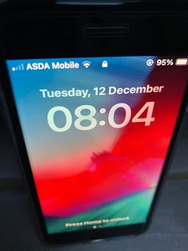 Customer photo review of Apple iPhone SE 2020 Refurbished SIM Free