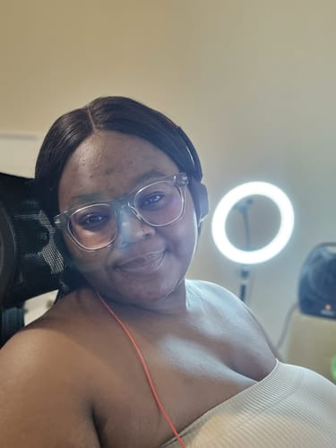 Customer photo review of KIM - Brazilian Middle Part Lace Wig