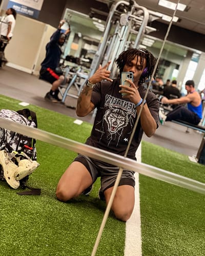 Customer photo review of MENTALITY WOLF TEE - VINTAGE TEE