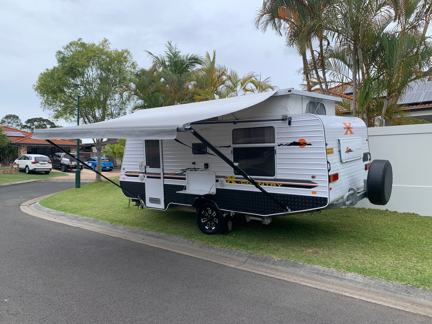 Customer photo review of Awnlux Retractable Roll-Out Caravan Awning W-5600NC