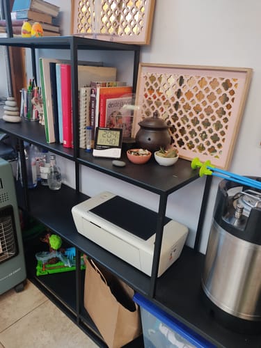 Customer photo review of Estantería Escalonada METAL BLACK
