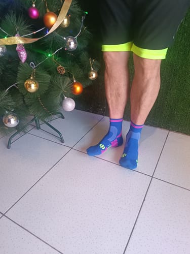 Customer photo review of Calcetin Compresivo RUN Azul puntos corto