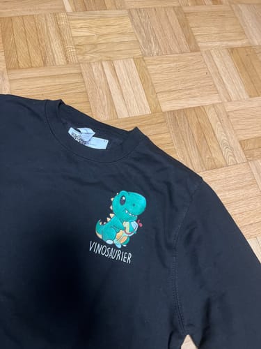 Customer photo review of VINOSAURIER - Premium Sweatshirt
