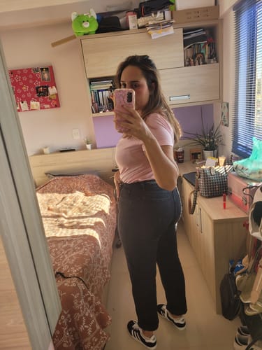 Fernanda D. review of Calça Jeans Mom Jequitibá Preto image 1 out of 2