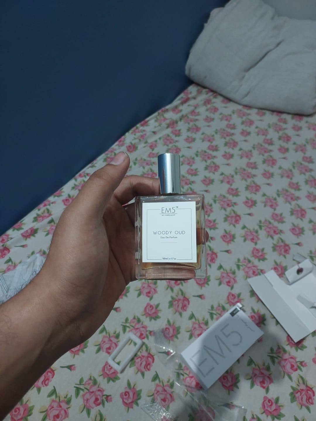 Customer photo review of EM5™ Woody Oud Perfume for Men | Strong and Long Lasting | Woody Oud Spicy | Luxury Gift for Men | 50 ml Spray