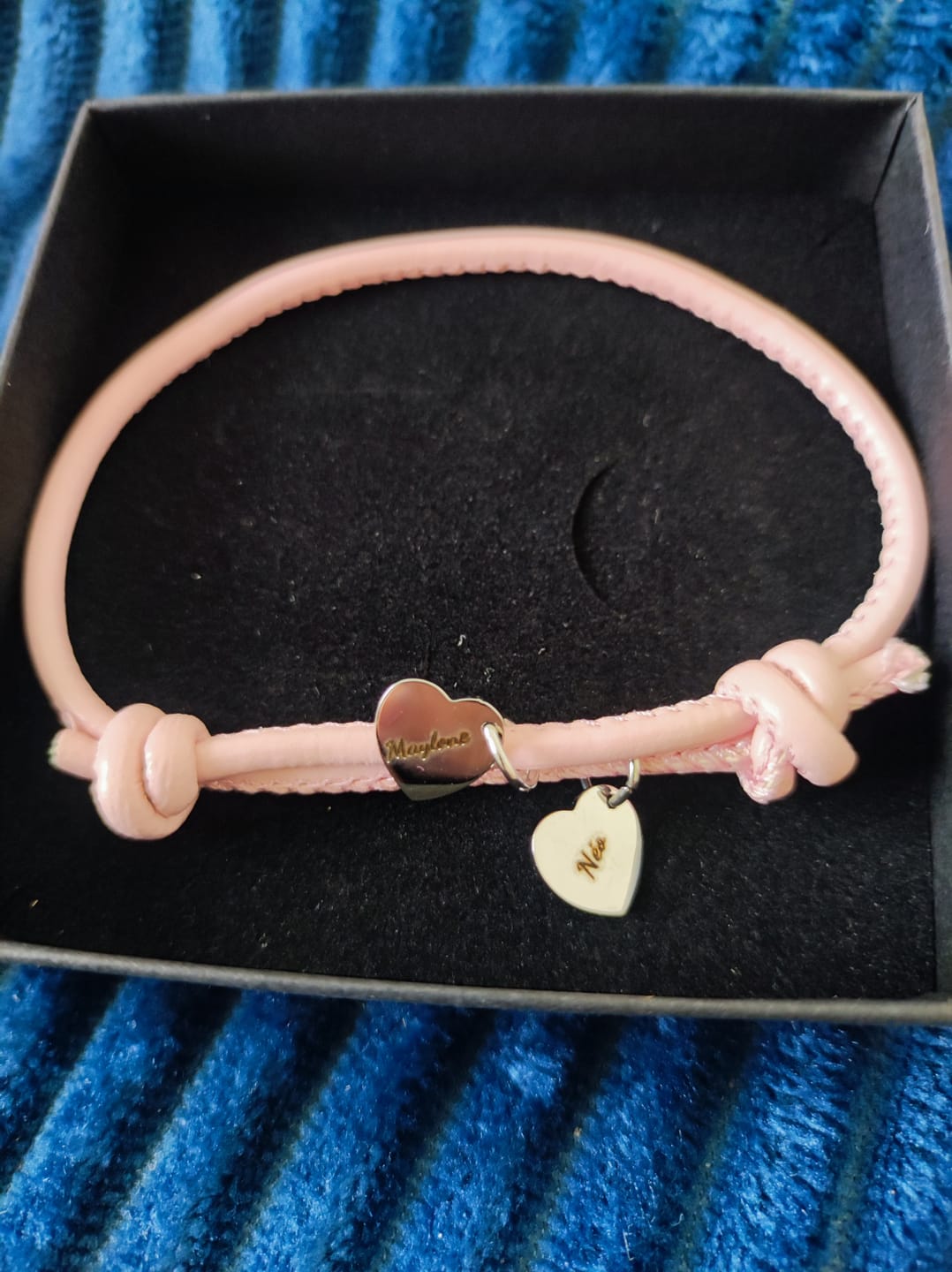 Customer photo review of Amis - Bracelet en cuir personnalisé