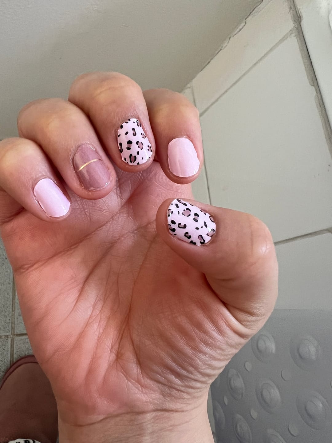 Customer photo review of Essence Esmalte Gel  Gloss 'N Roll