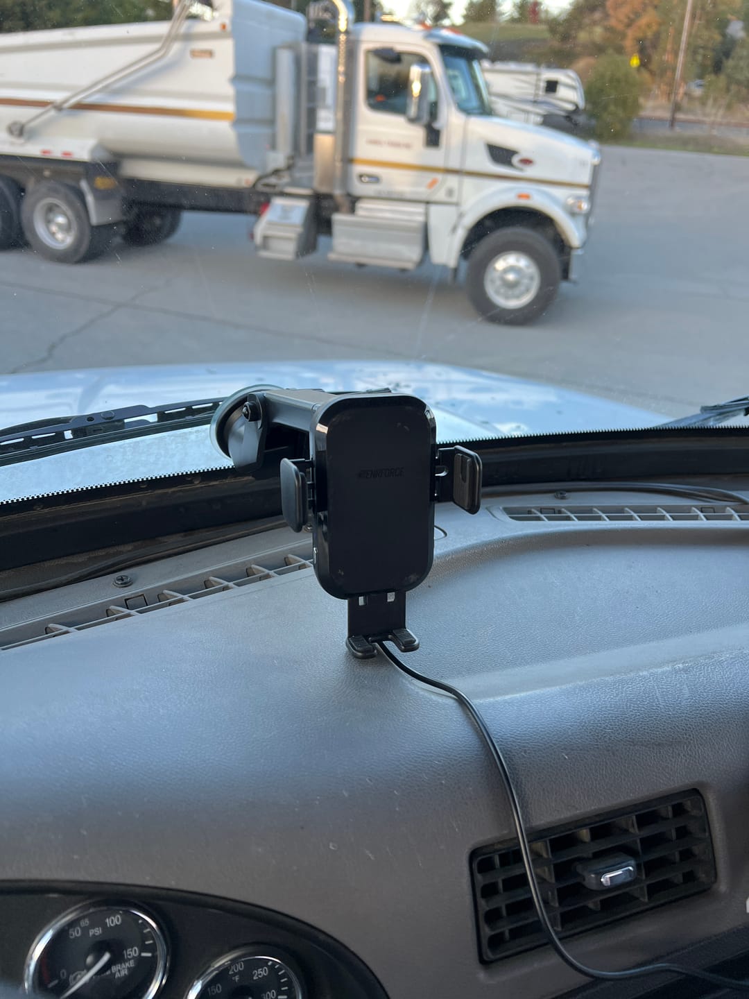 Customer photo review of Auto-Sensing Fast Wireless Car Charger