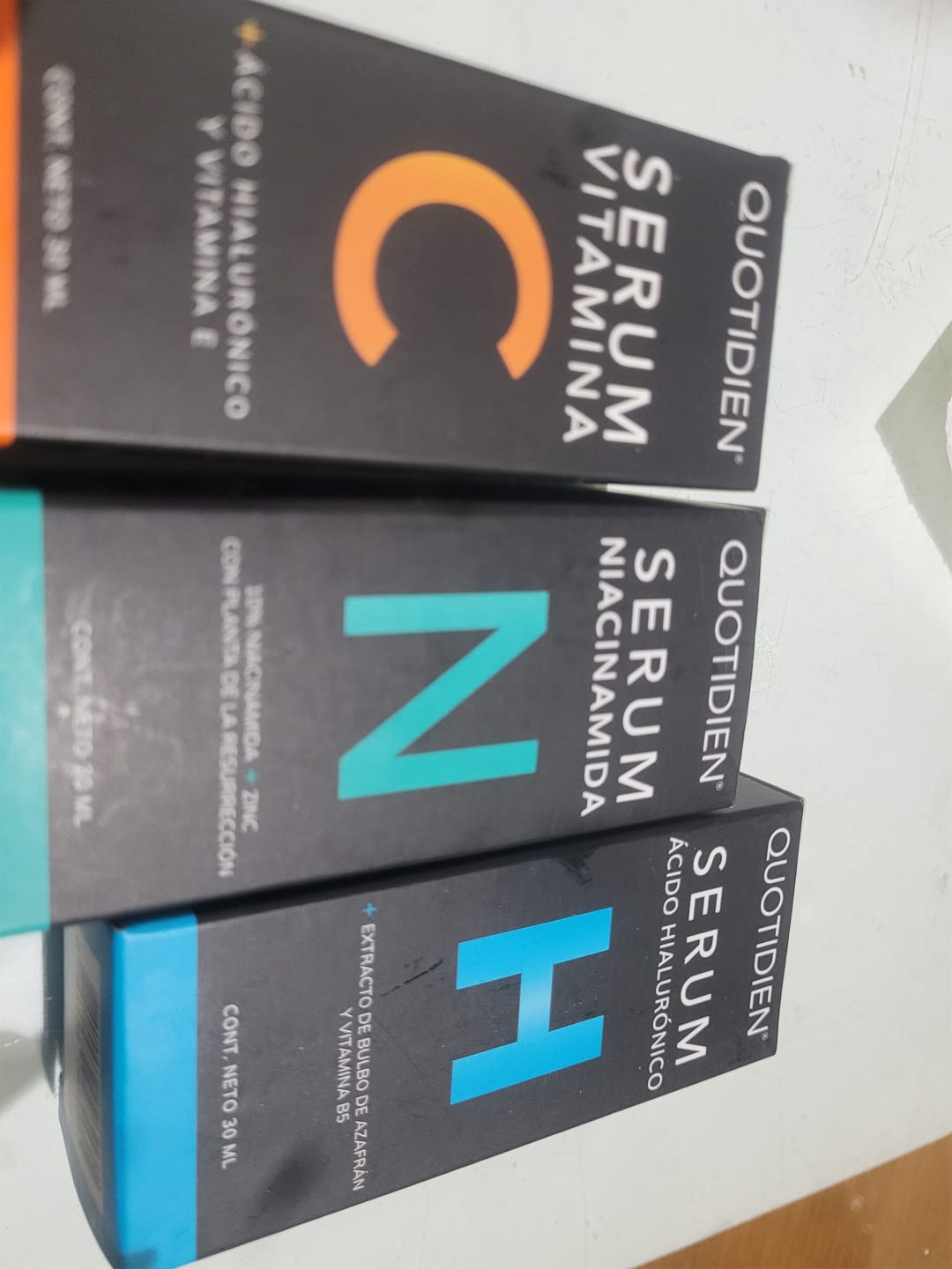 Customer photo review of Kit Los Esenciales (29% OFF) - Serum de Vitamina C 30ml + Serum de Niacinamida 30ml + Serum de Ácido Hialurónico 30ml