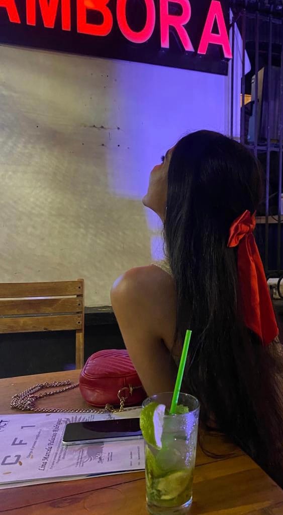 Customer photo review of Moño - EXTRA Large Bow
