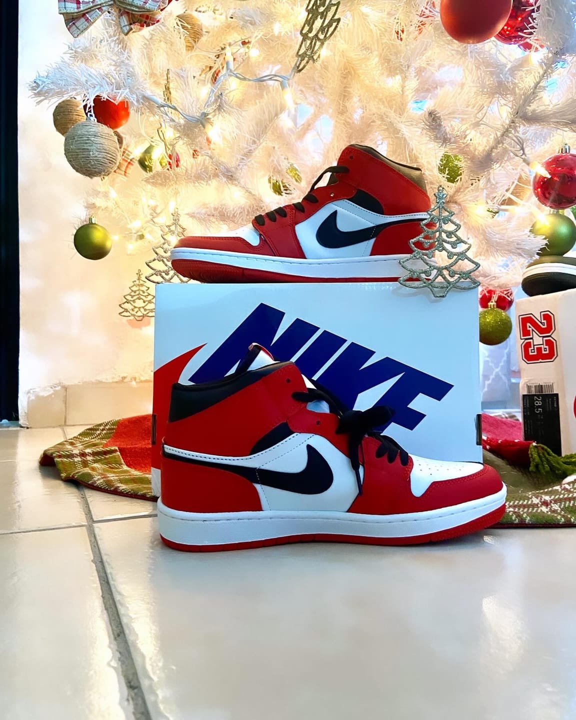 Customer photo review of Tenis Retro 1 Chicago Red