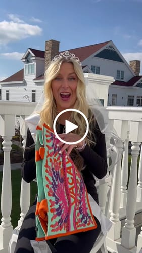 Customer video review of Caribbean Vacay Tote