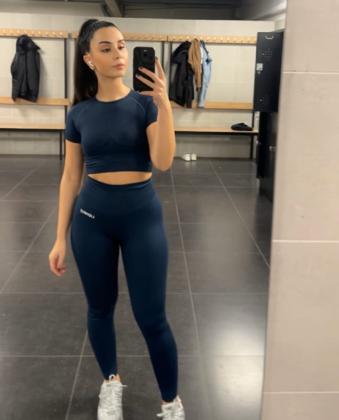 Customer photo review of Nala Seamless Shortsleeve Top Dark Green