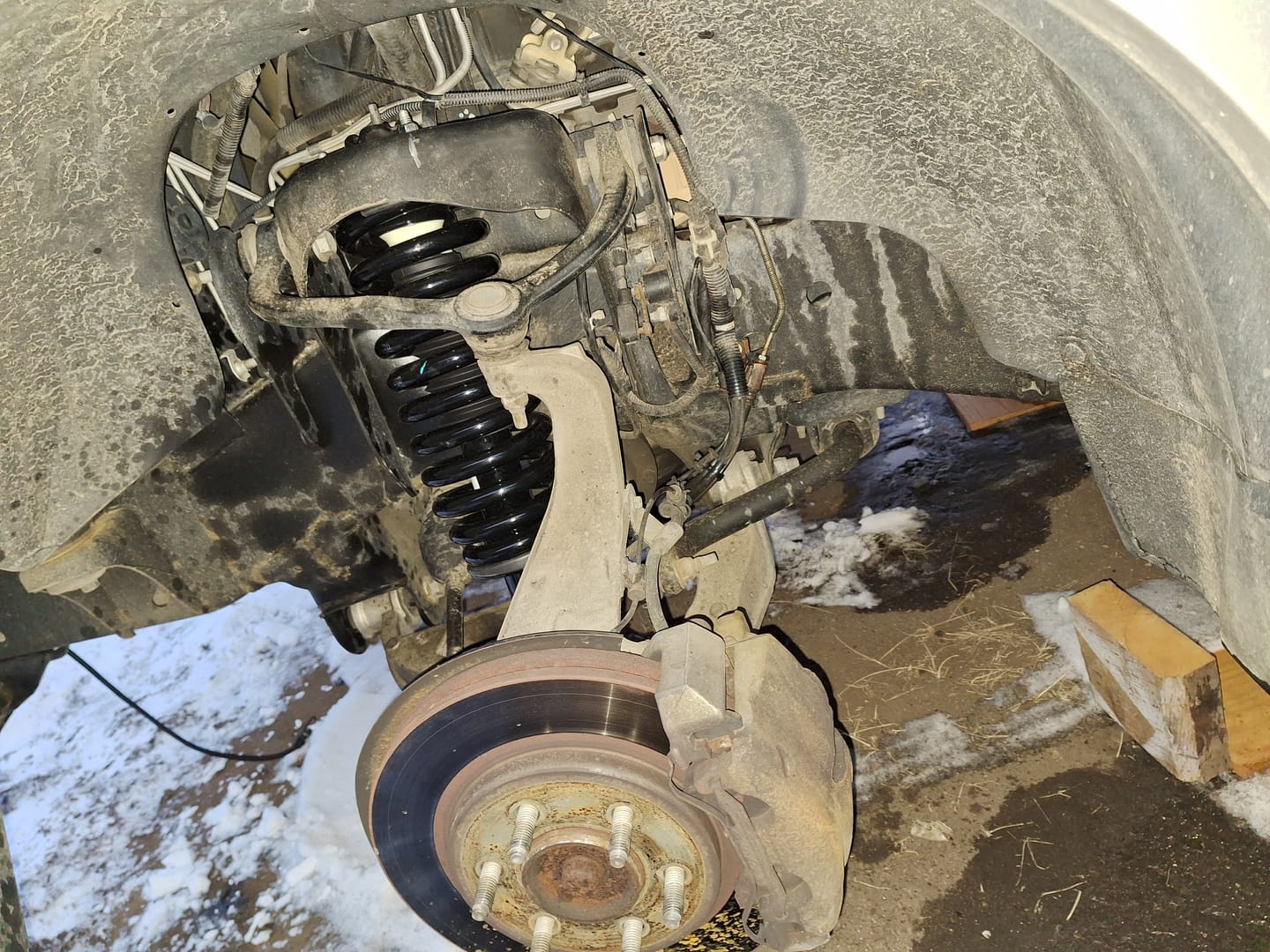 Customer photo review of 2003-2004 Lincoln Navigator Premium 4-Wheel Air Suspension Conversion System With Module (FX24FM)