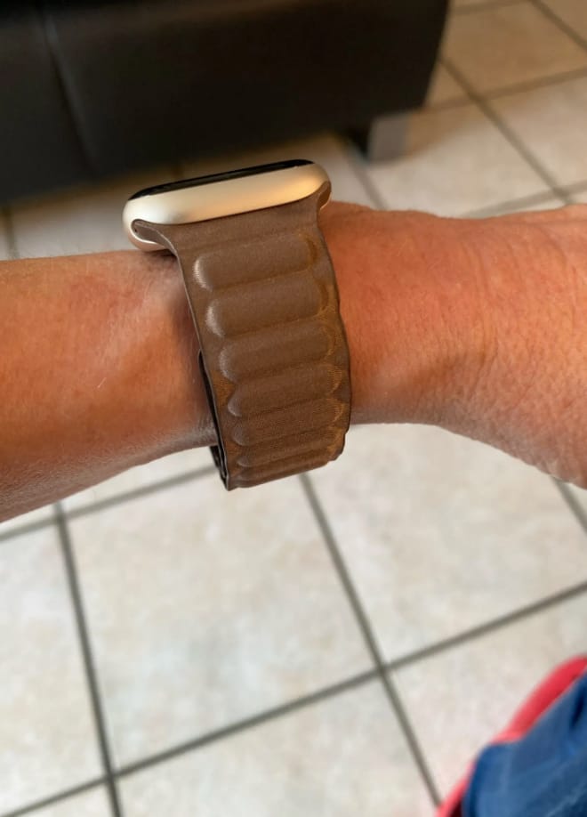 Customer photo review of FineWoven Magnetic Strap For Apple Watch