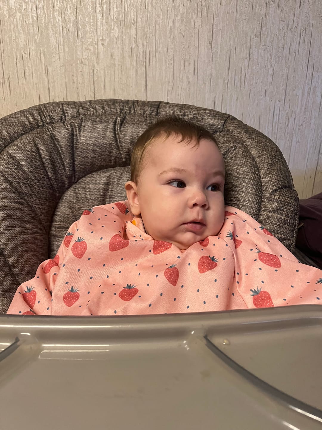 Customer photo review of Sıvı Geçirmez BLW Mama Etkinlik Önlüğü ve Kesesi Çilek Desenli