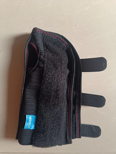 Customer photo review of Universal Cockup Support | Wrist Support For Colle's fracture | Wrist sprain/strain | Arthritis | Post-operative support | Pain Reliever | (Black)