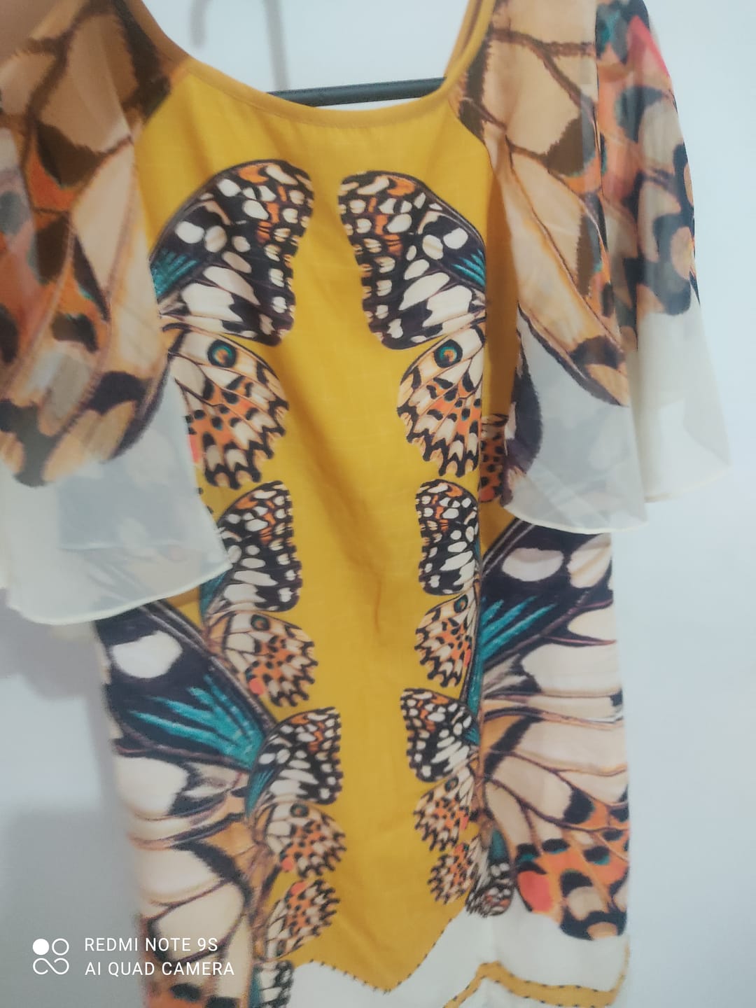 Customer photo review of Vestido Curto Costas Nua Borboleta YU - Estampado