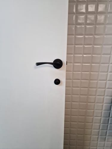 Customer photo review of Condena de 35mm de diámetro en acabado negro para puertas