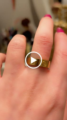 Customer video review of LOVE RING 5.5MM NO DIAMOND