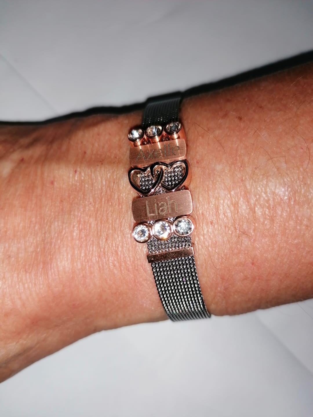 Customer photo review of Mesh charm name rosé gold