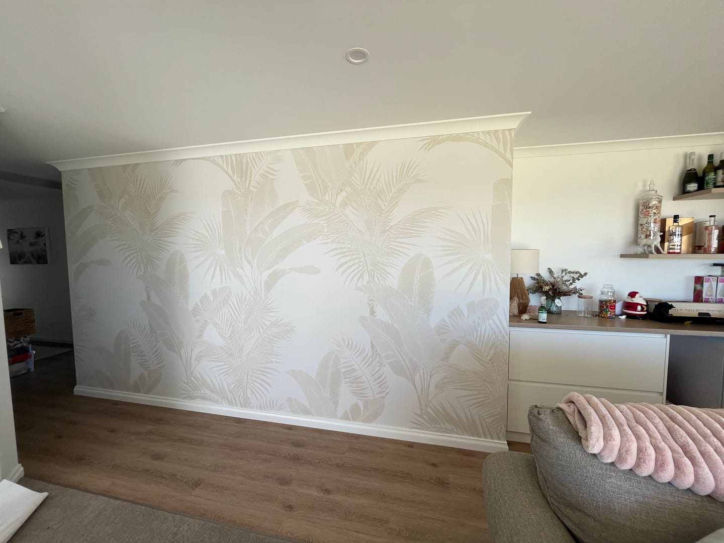 Customer photo review of Luxe Tropical in Sand Wallpaper
