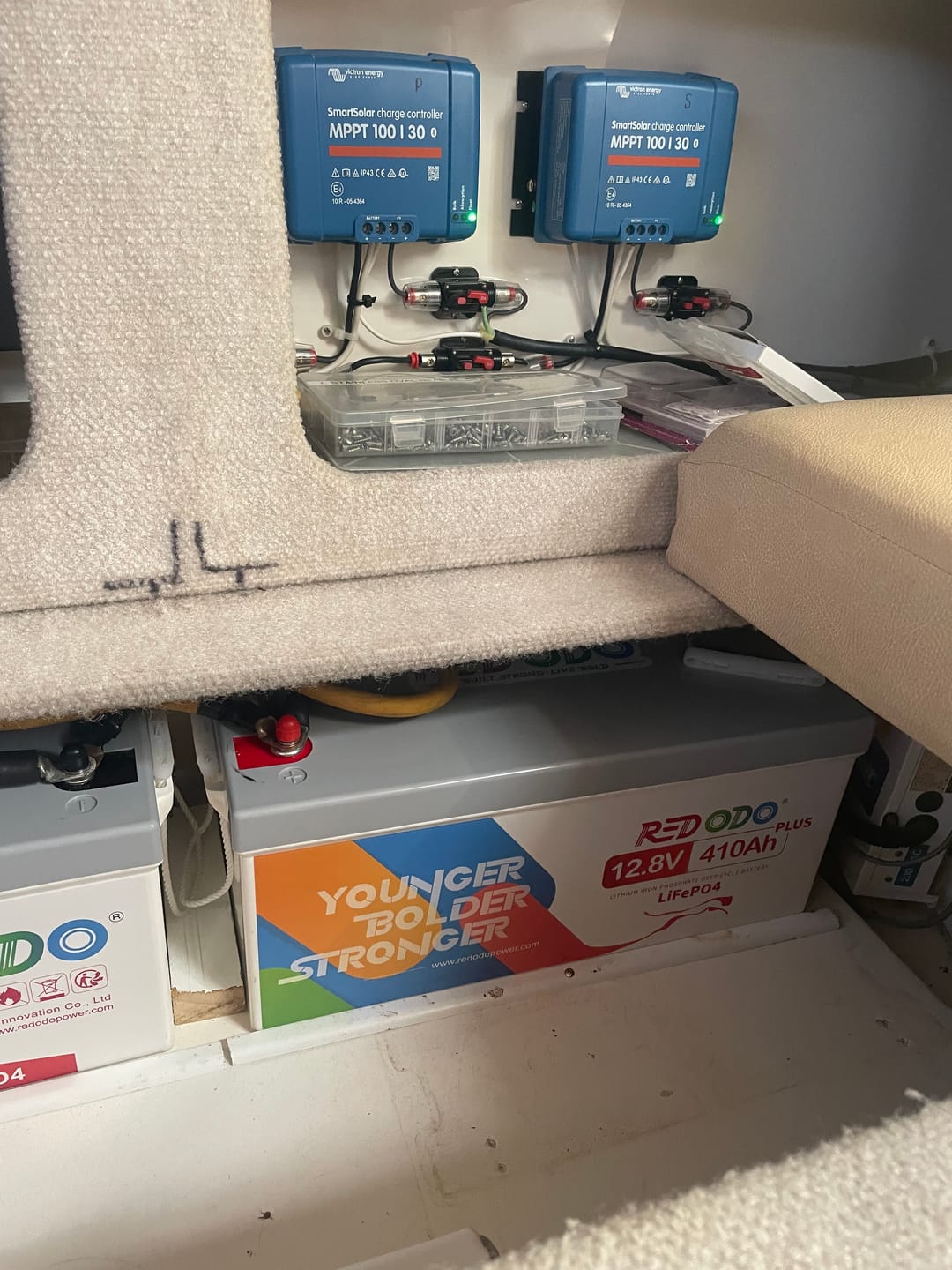 Customer photo review of 【Only $1139】Redodo 12V 410Ah LiFePO4 battery | 5.24kWh & 3.2kW