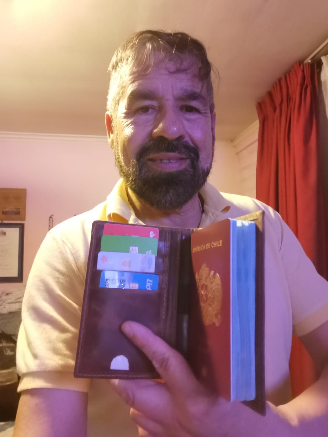 Customer photo review of Porta pasaporte single