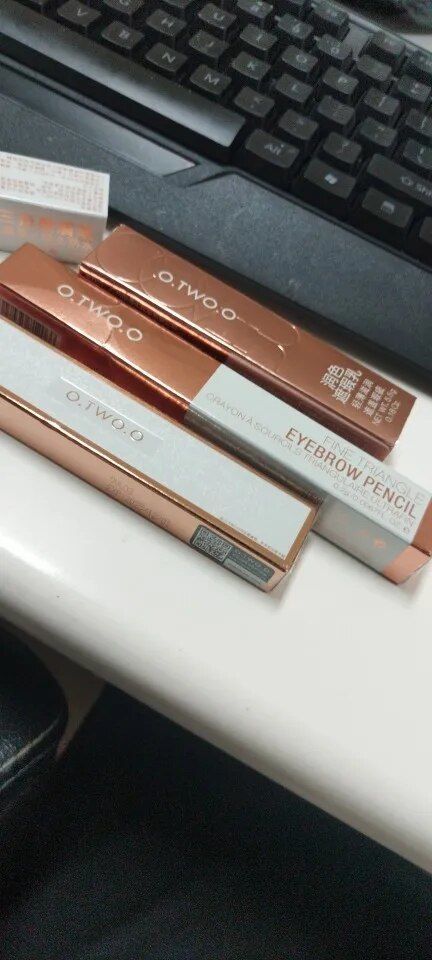 Customer photo review of O.TWO.O GOLD EMBROIDERY EYELINER