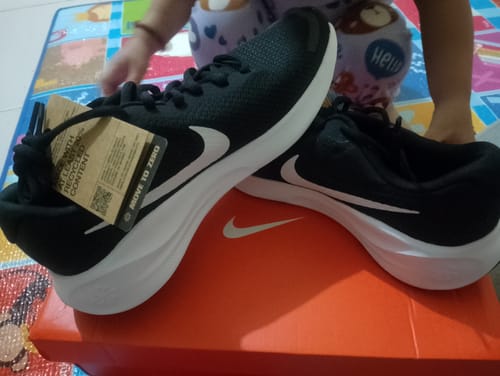 Customer photo review of Nike Women's Revolution 7 Running Shoes