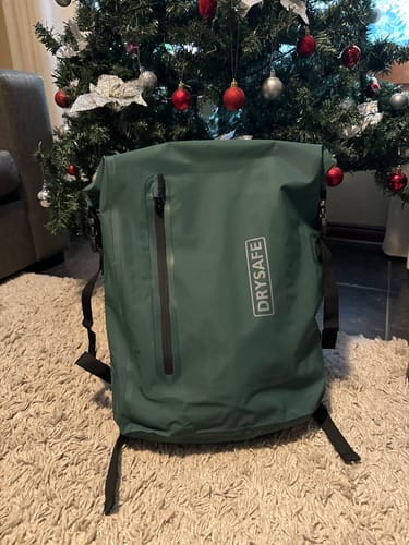 Customer photo review of Mochila Seca Puelo 25 Lts Verde Petroleo c/porta notebook 100% Impermeable