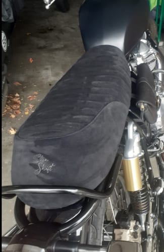 Customer photo review of Housse de Selle CONFORT cuir Noir profond pour Royal Enfield Interceptor 650