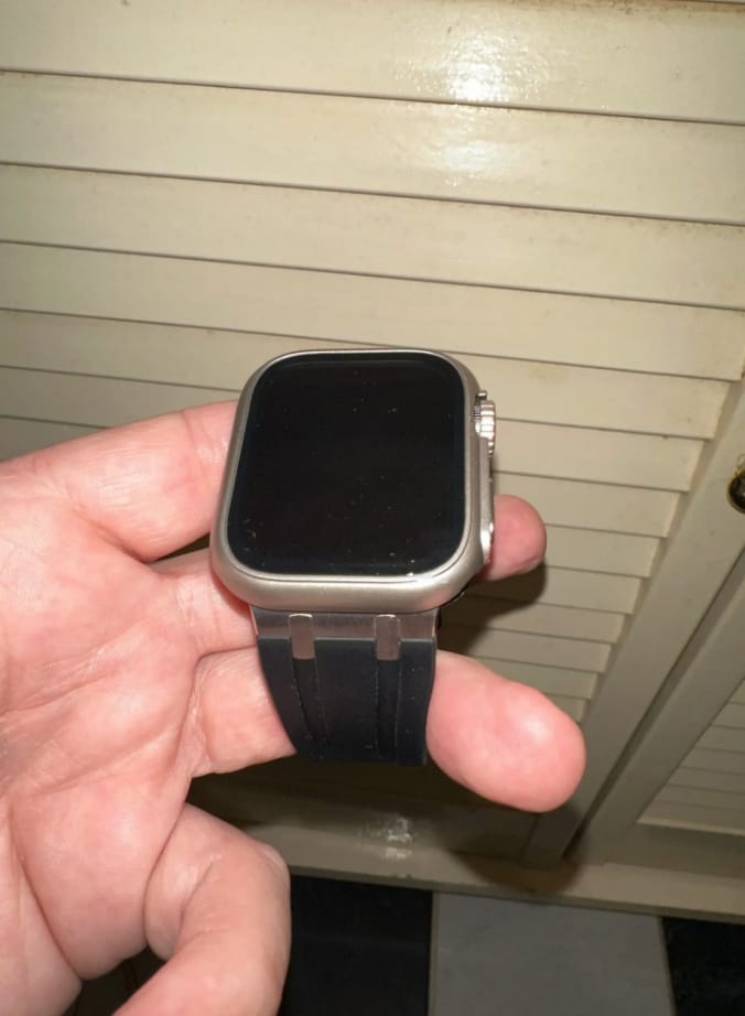 Customer photo review of Ultra Butterfly Clasp Silicone Strap for Apple Watch