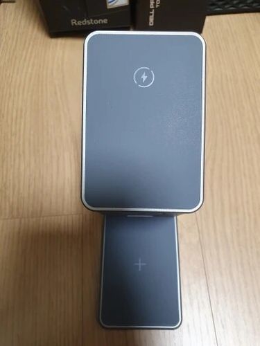 Customer photo review of Moderno MagLink Pro 3 in 1 Foldable MagSafe Charging Stand