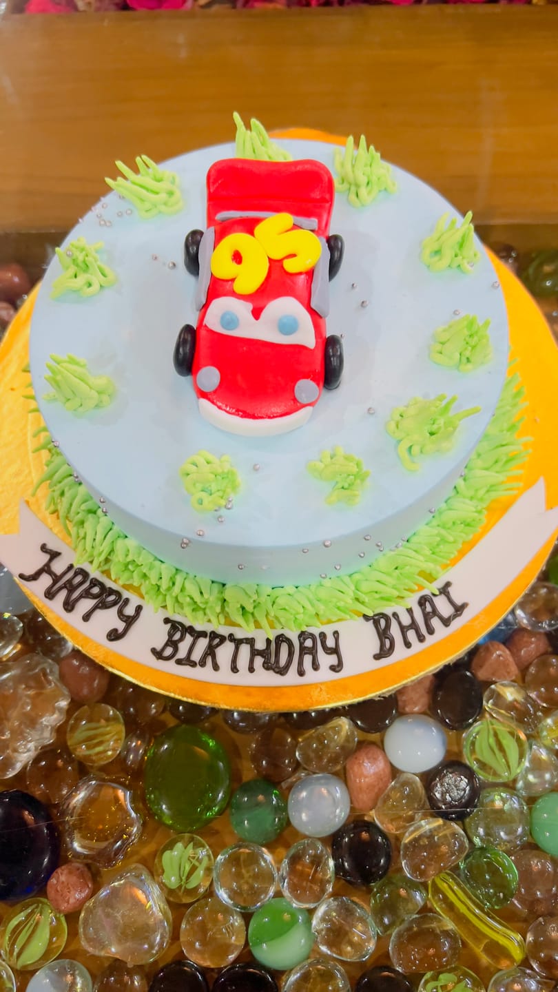 Customer photo review of Car Pineapple Cake