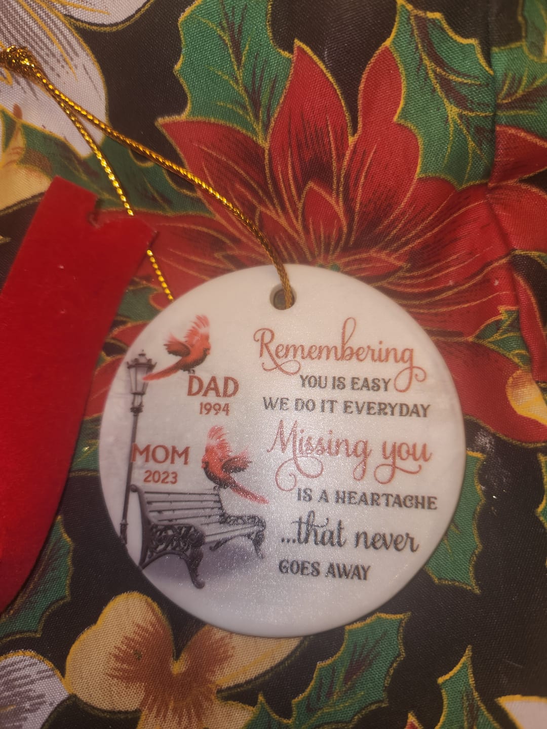 Customer photo review of Cardinals Winter Memorial Personalized Circle Ornament