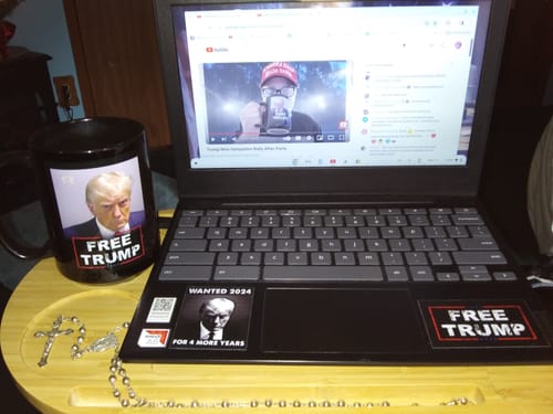 Customer photo review of Free Trump 15oz Coffee Mug