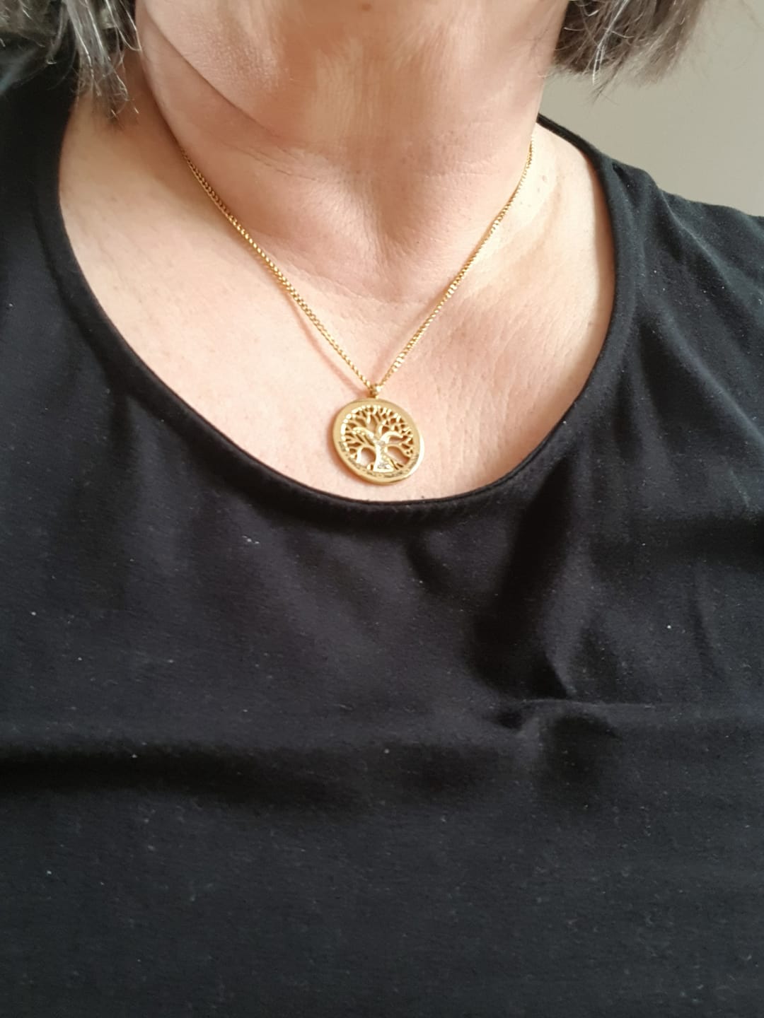 Customer photo review of Personalisierte Lebensbaumkette mit Zirkoniasteinen