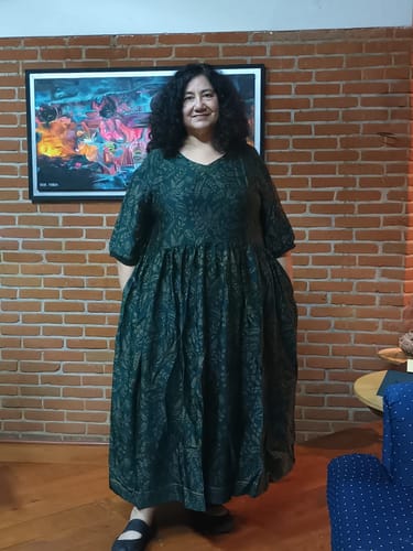 Customer photo review of Plus Size Women Summer Vintage Flower Print Pleat V-Neck Dress