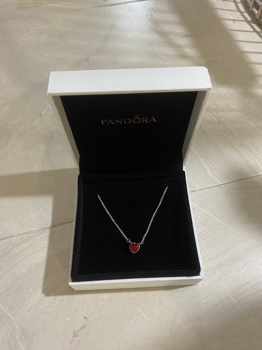 Customer photo review of COLLAR CORAZON ROJO LOVE PANDORA S 925