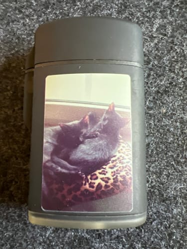 Customer photo review of Sturmfeuerzeug Katze mit eigenem Text und Foto