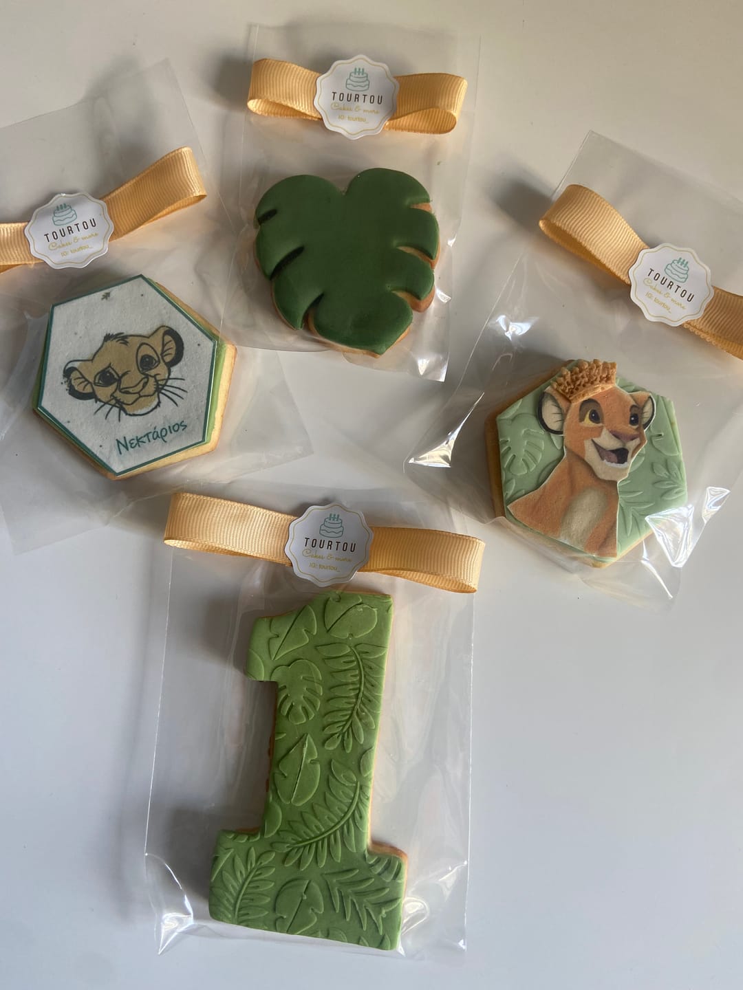 Customer photo review of Καλούπι σιλικόνης τρεις κορώνες.