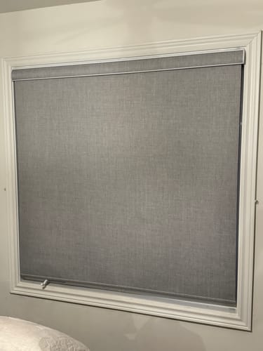 Customer photo review of SmartWings Motorized Roller Shades 100% Blackout Vigor