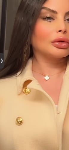 Customer photo review of CLOVER PEDANT WHITE MOP NECKLACE