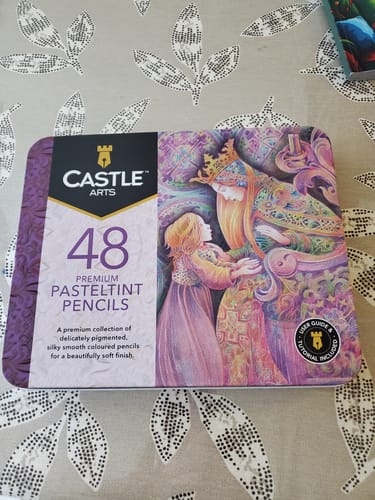 Customer photo review of 48 Pièces Crayons De Couleur Pastel Dans Un Étui À Étain D'affichage