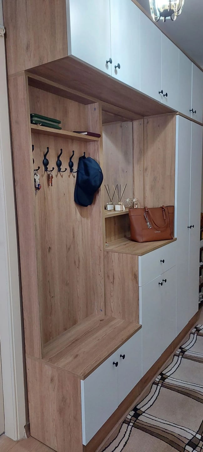 Customer photo review of Rani EA108 Portmanto Çekmeceli Aynalı Askılı Vestiyer Sepet Ceviz - Beyaz