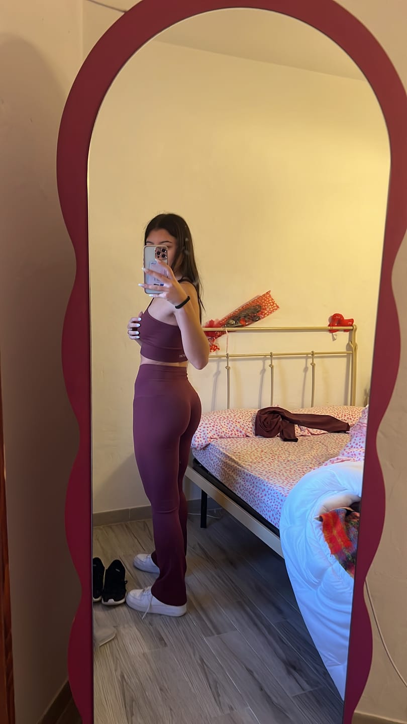 Customer photo review of Leggings a zampa di elefante Merlot