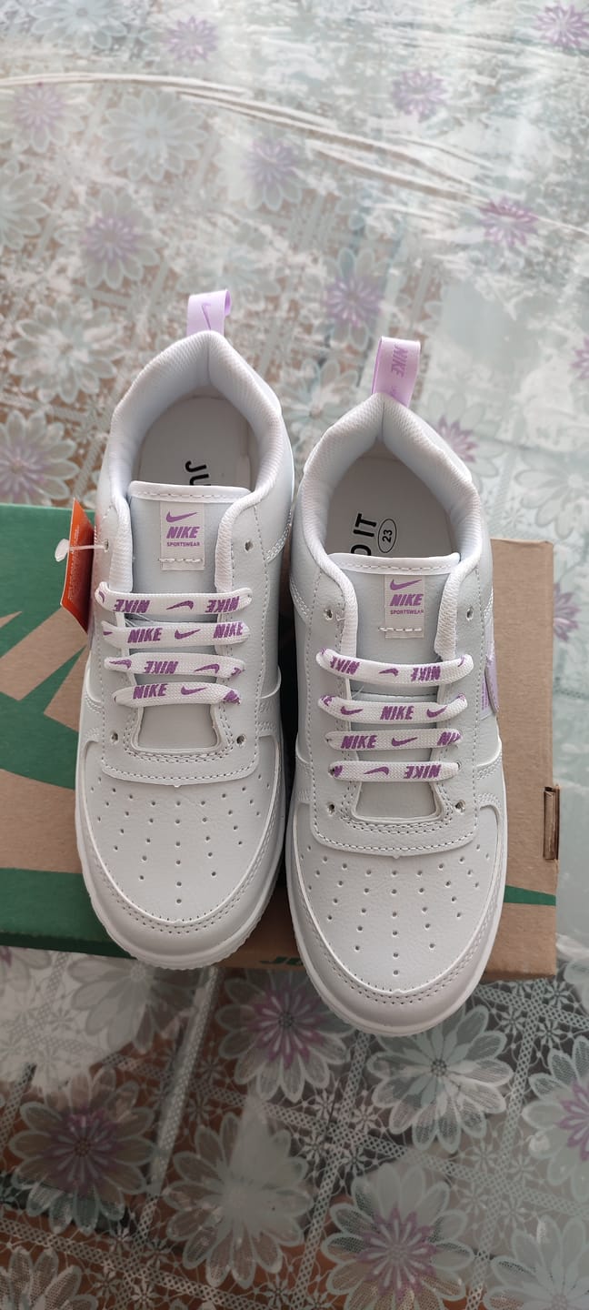 Customer photo review of Tenis 275 Blanco Lila