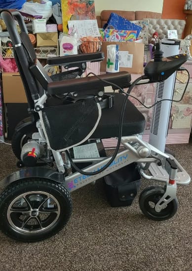 Customer photo review of Lightweight Electric Wheelchair Freedom Elite ST